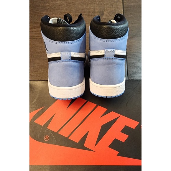 100% Authentic Nike Jordan 1 Retro High OG University Blue 555088 134 Size 9.5 - Picture 3 of 8